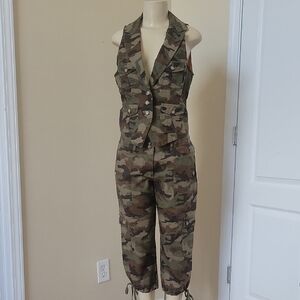 Michael Kors 2 Piece Cargo Capri Set